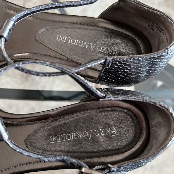ENZO ANGIOLINI Women’s Metallic gray Snakeskin Sandals size 5.5 - Picture 4 of 17